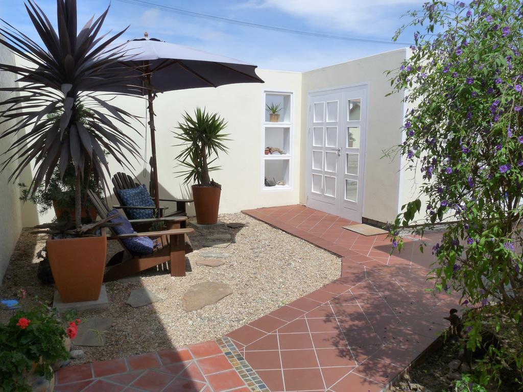 Meike'S Guesthouse Свакопмунд Экстерьер фото